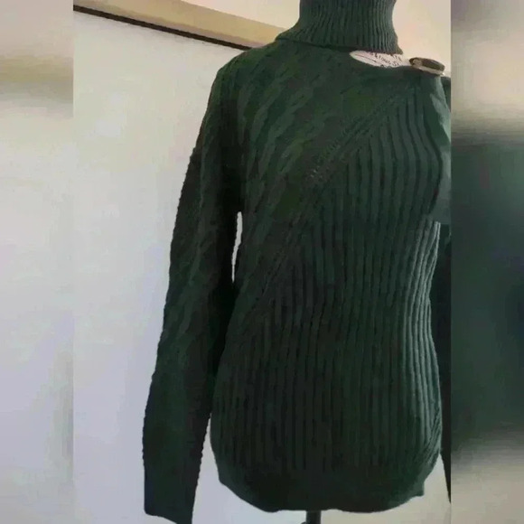 AMAZON  BRAND | Women's Dark Green Cold Shoulder Oversized Knitted Sweat… - Picture 5 of 7